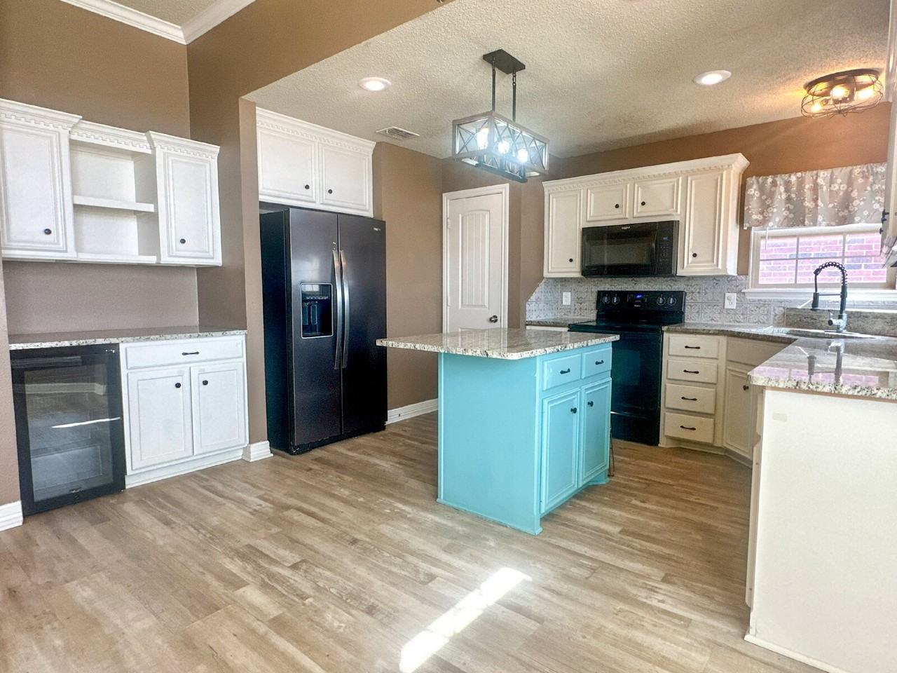 6720 10th St - Photo 4 of 17