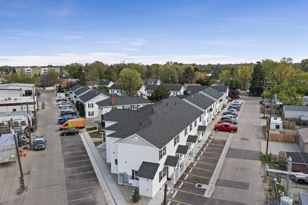 112 Davis Ave - Photo 3 of 26