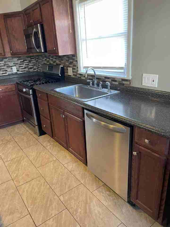 900 Punta Gorda Ave - Photo 3 of 11