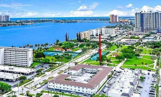 810 Lake Shore Dr #36