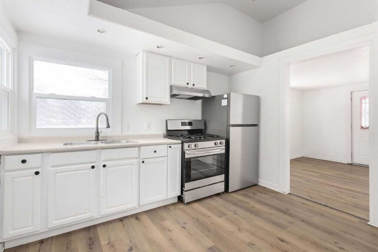 1424 Joyce Dr - Photo 4 of 18