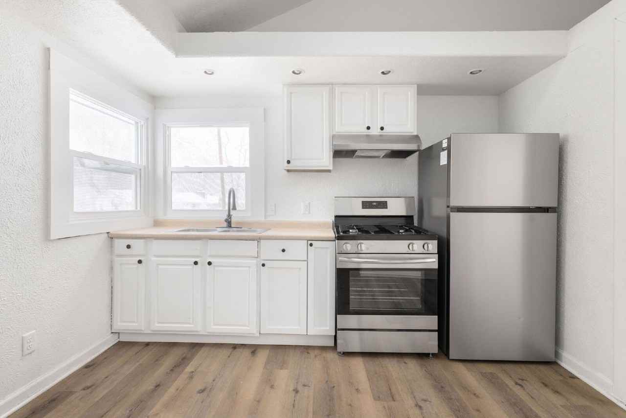 1424 Joyce Dr - Photo 6 of 18