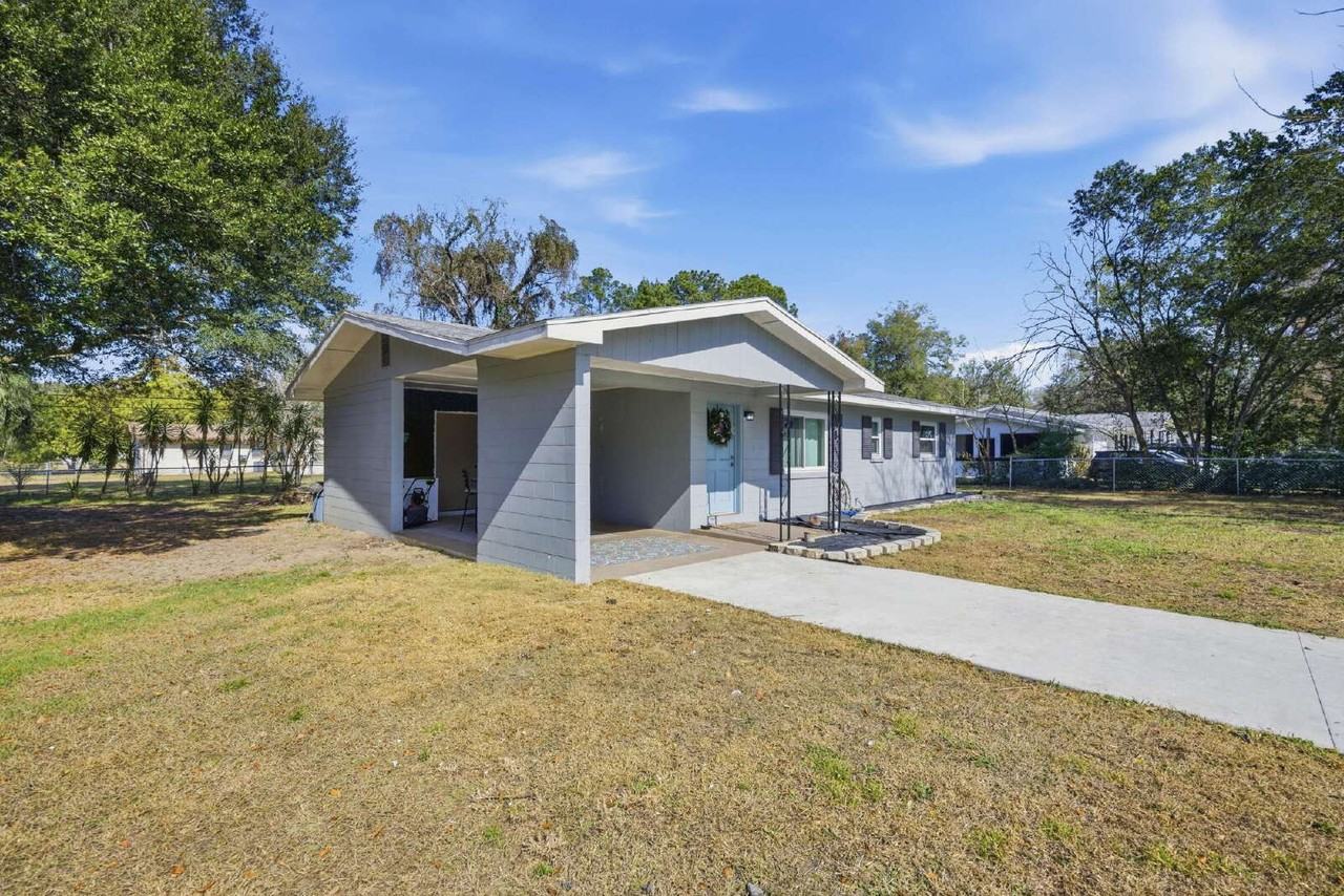 1001 Ne 43rd St - Photo 3 of 24