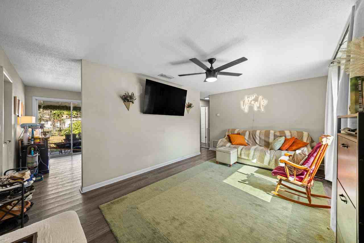 1001 Ne 43rd St - Photo 5 of 24