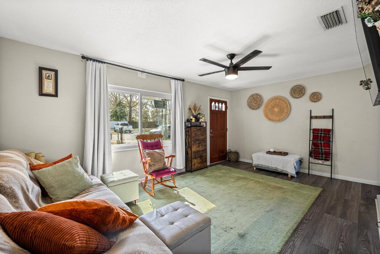 1001 Ne 43rd St - Photo 6 of 24