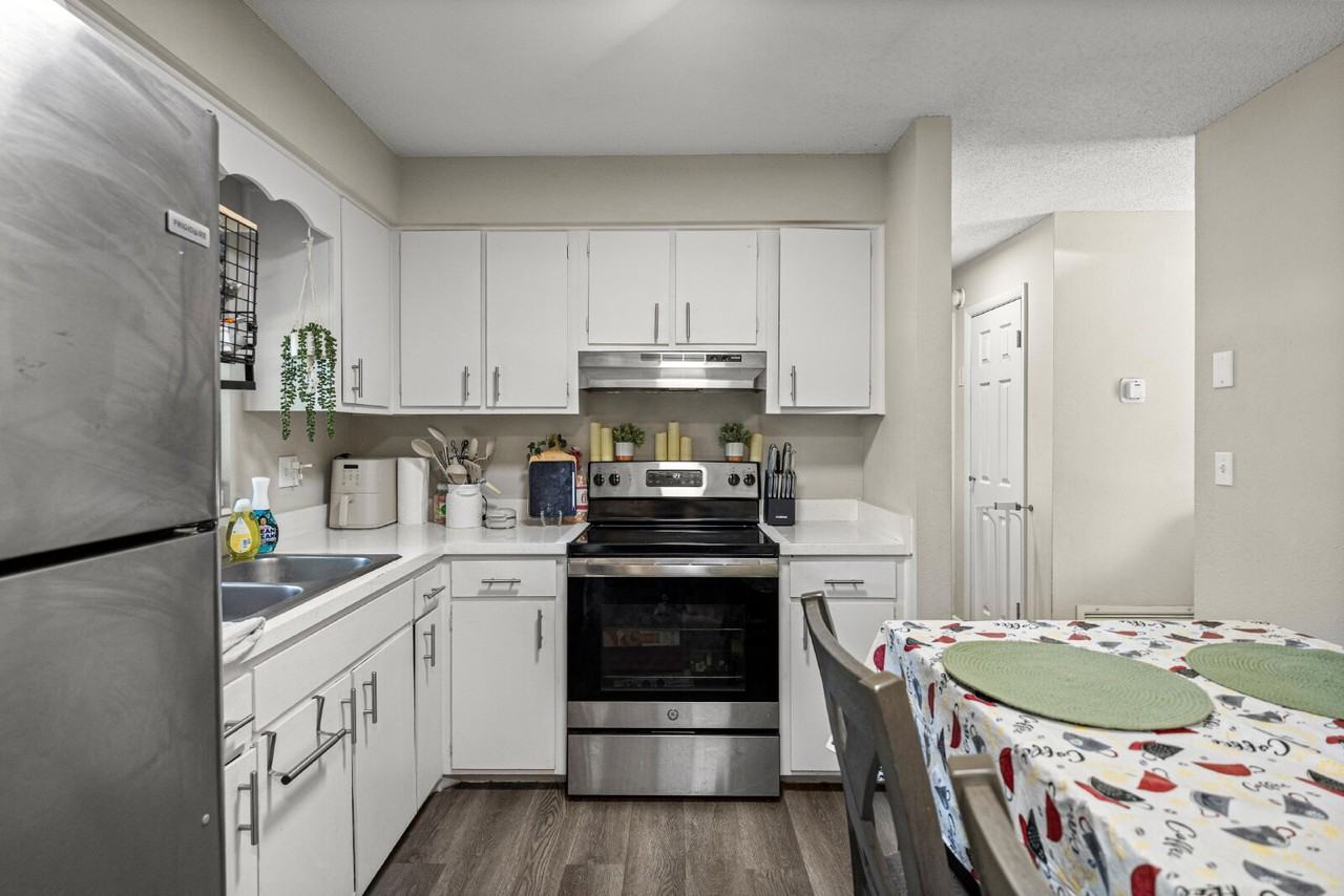 1001 Ne 43rd St - Photo 7 of 24