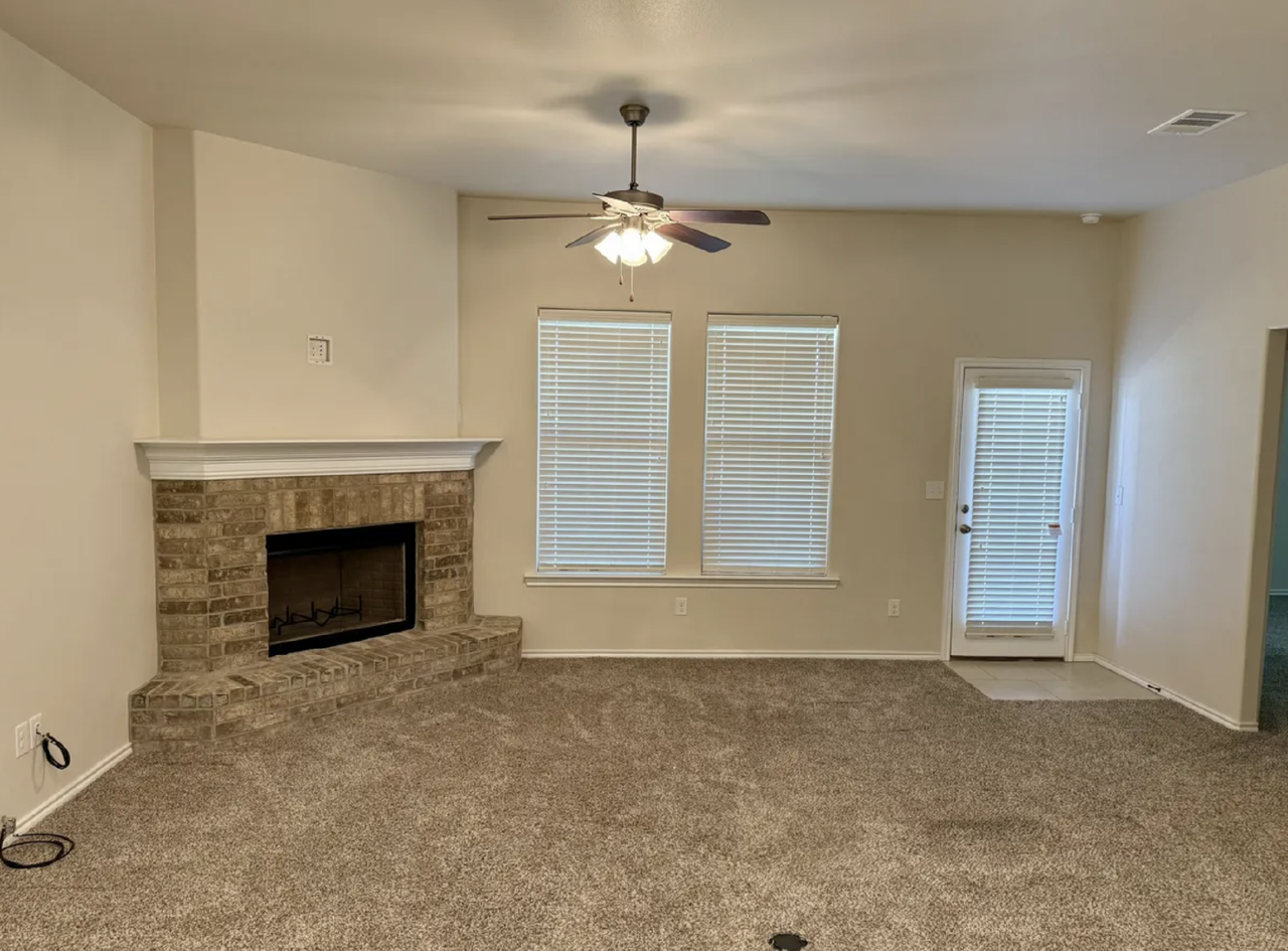 7046 95th St - Photo 3 of 11