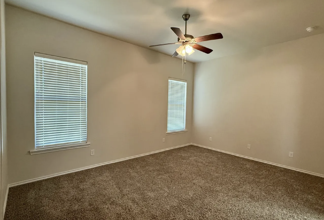 7046 95th St - Photo 6 of 11