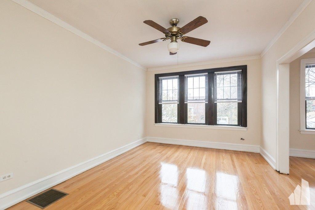 W Byron St - Photo 2 of 12