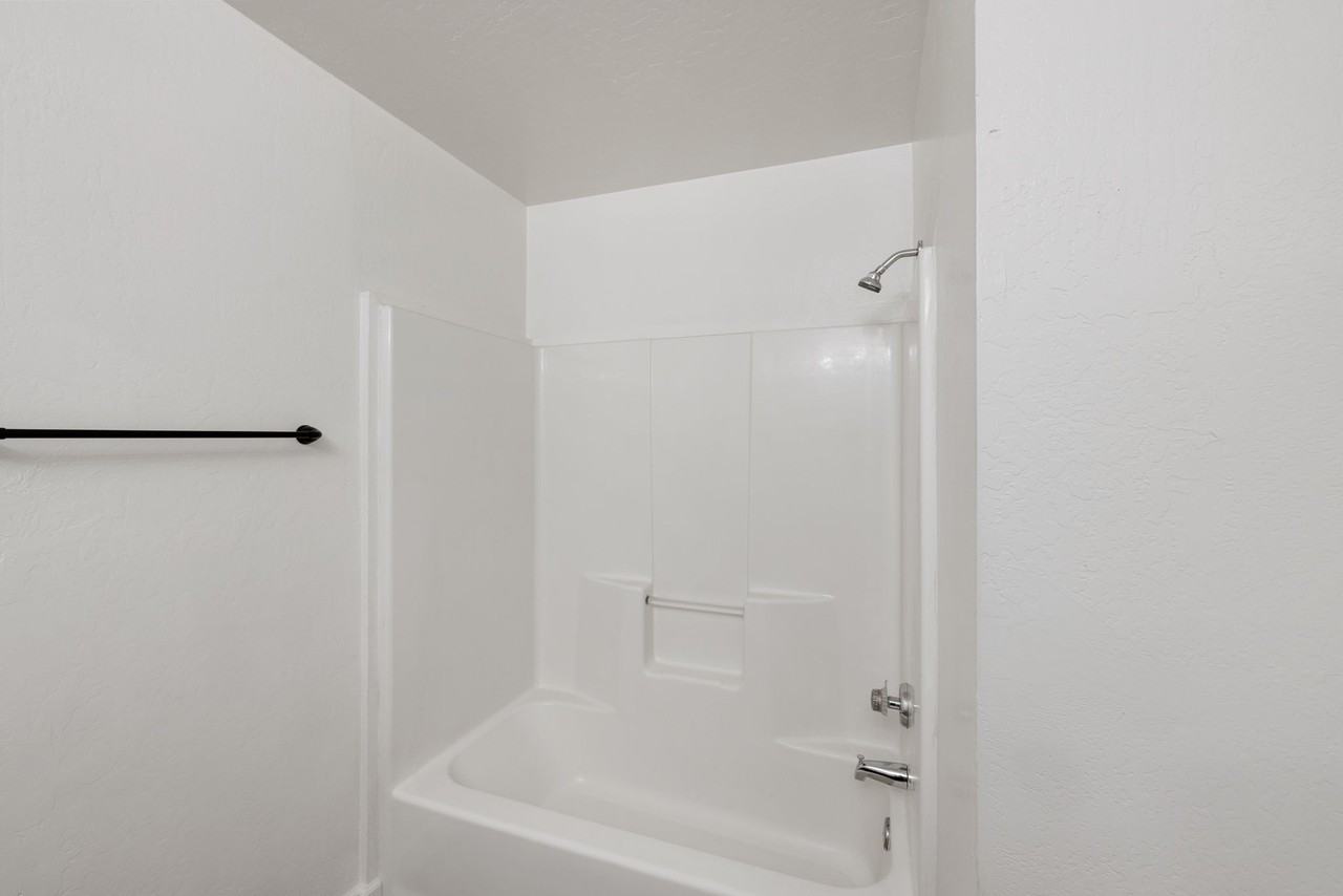 212 W Hillside Ave #B - Photo 4 of 17