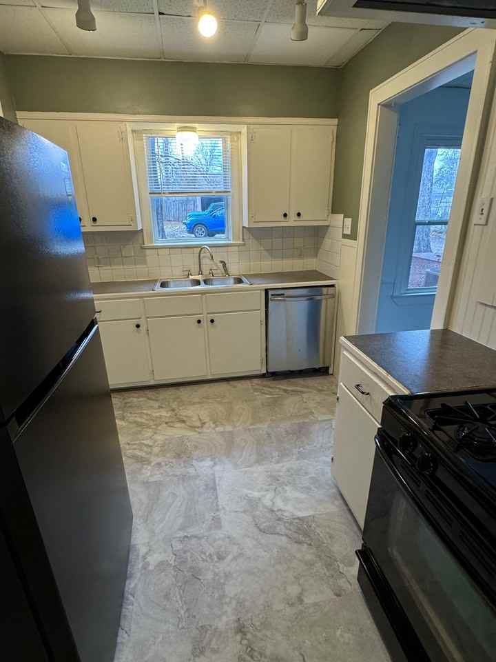 1821 Sanger Ave #B - Photo 6 of 9