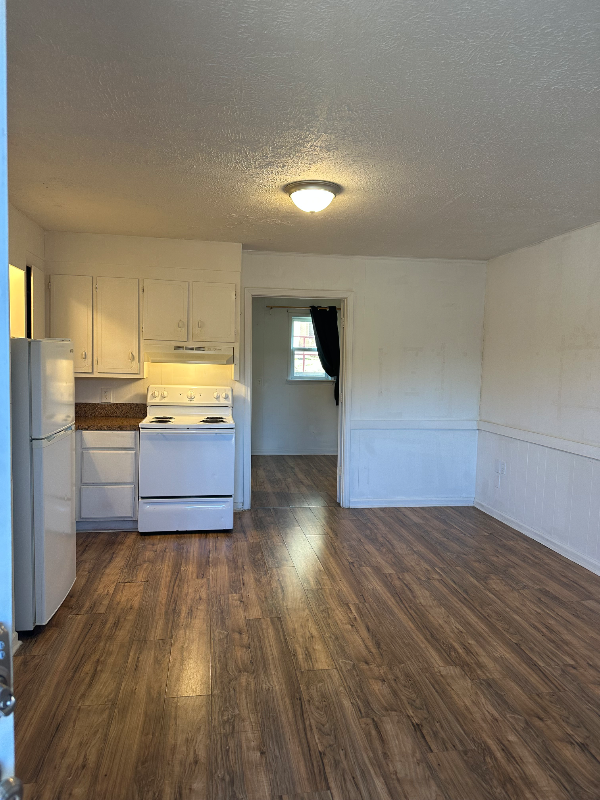 1923 Norwood St Sw #301 - Photo 2 of 11