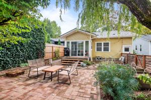 featured image of 4421 Se Division St