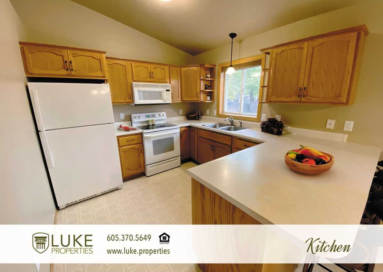 2104 S Cambridge Ave - Photo 7 of 23