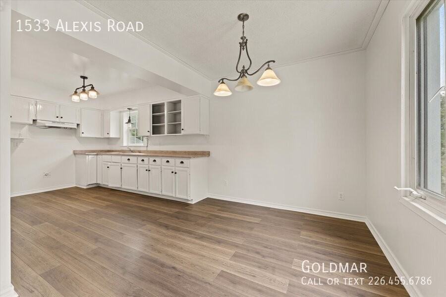 1533 Alexis Rd - Photo 3 of 25