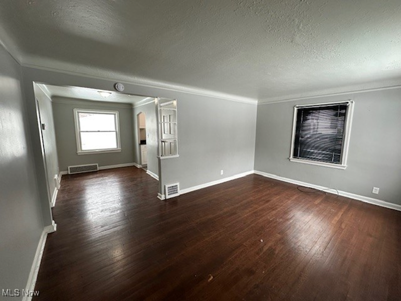 5185 Anthony St - Photo 2 of 17