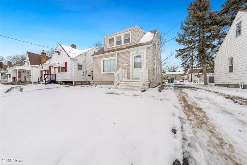 18851 Raymond St - Photo 2 of 28