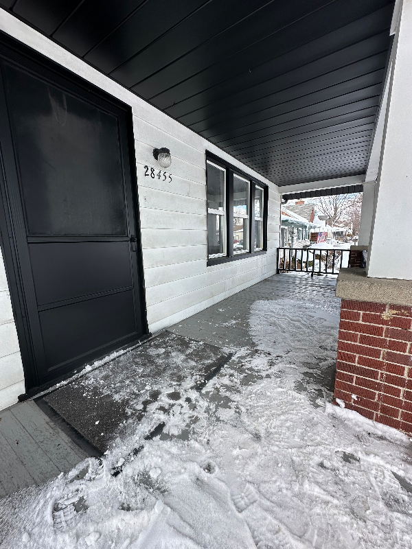 28455 Melvin St - Photo 3 of 20