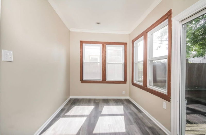 4431 N Marmora Ave - Photo 5 of 8