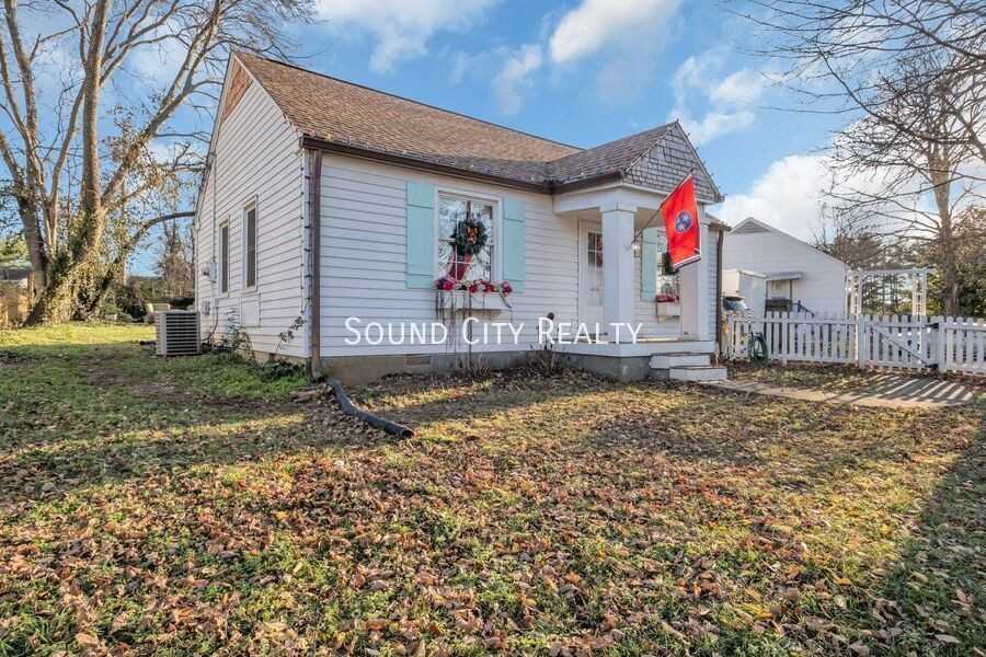 1203 Kermit Dr - Photo 3 of 29