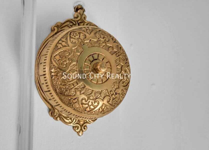 1203 Kermit Dr - Photo 6 of 29