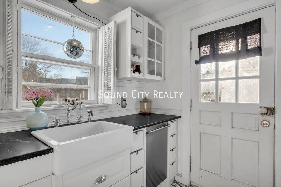 1203 Kermit Dr - Photo 7 of 29