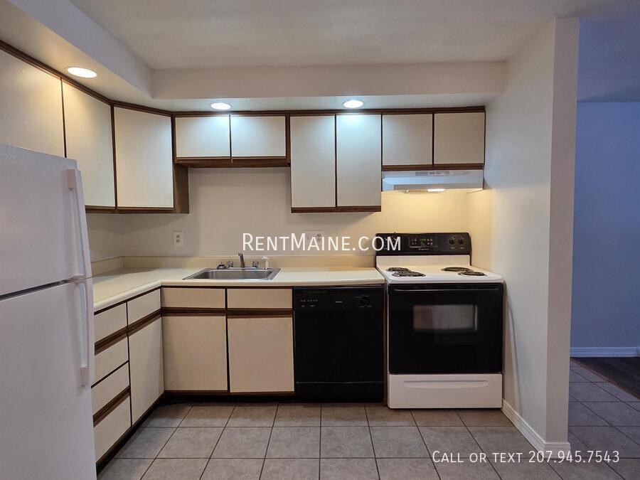 20 Tall Pines Dr #4 - Photo 3 of 22