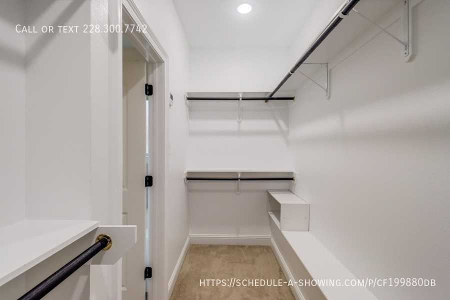 856 Leeward Dr - Photo 4 of 20