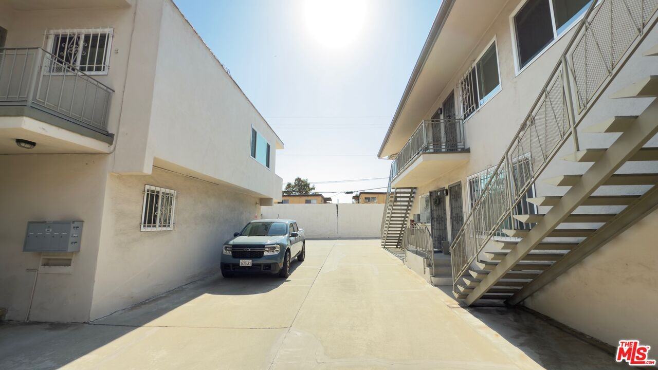 979 S Kingsley Dr #979-6 - Photo 4 of 17