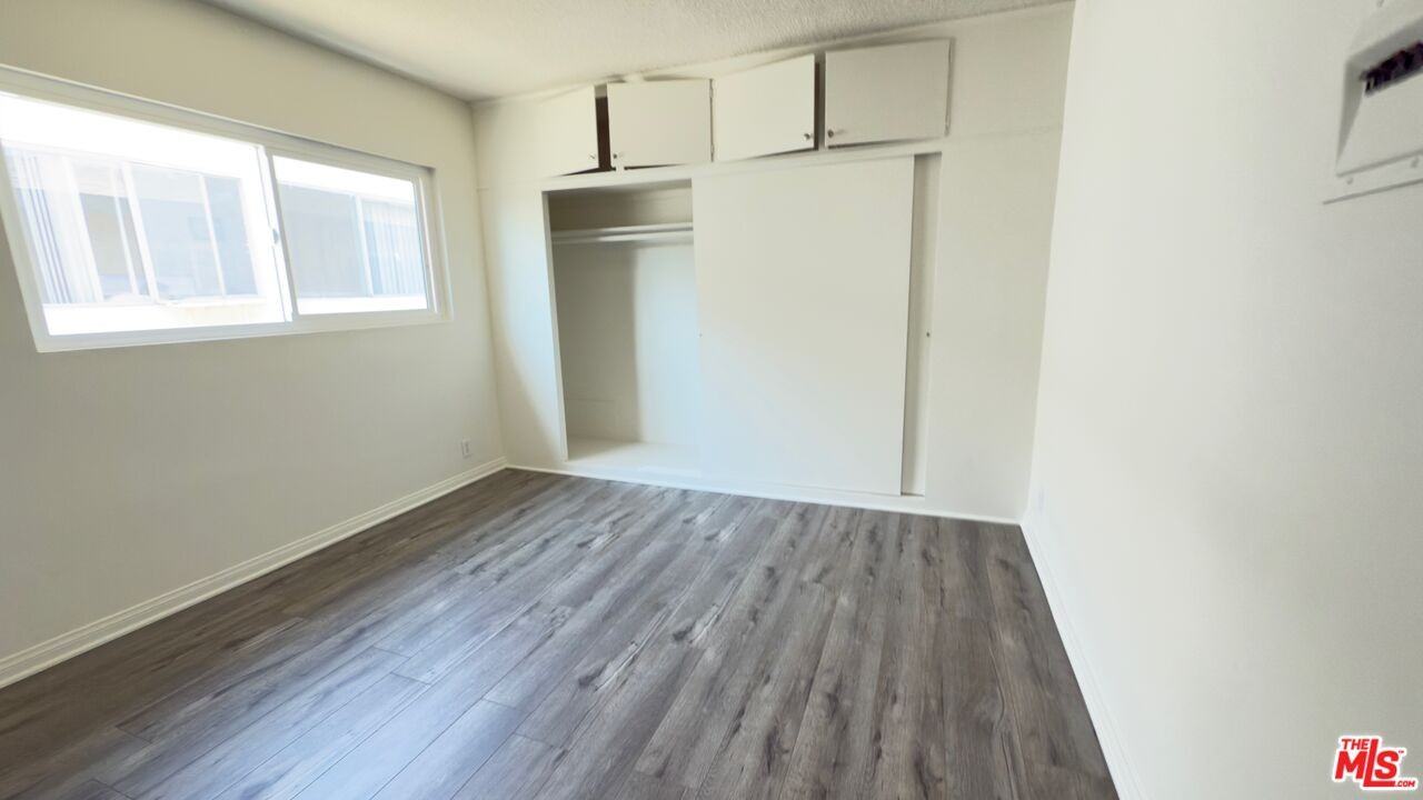 979 S Kingsley Dr #979-6 - Photo 6 of 17