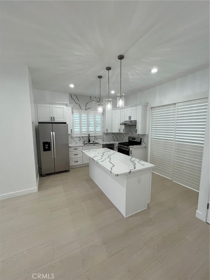 8684 Oasis Ave #8684 - Photo 2 of 9