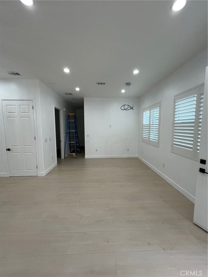 8684 Oasis Ave #8684 - Photo 7 of 9