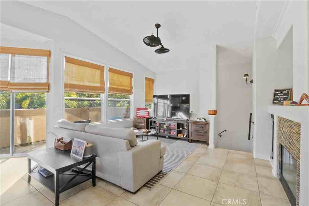 1094 S Saint Tropez Ave #1094 - Photo 2 of 15