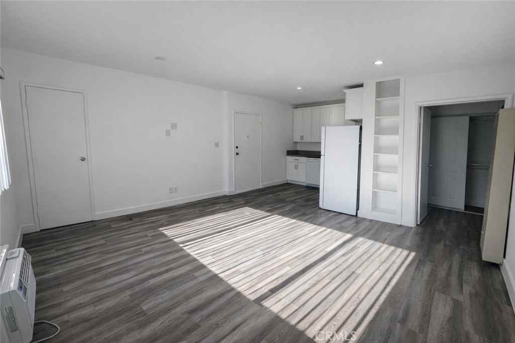 210 N Cordova St #210J - Photo 2 of 12
