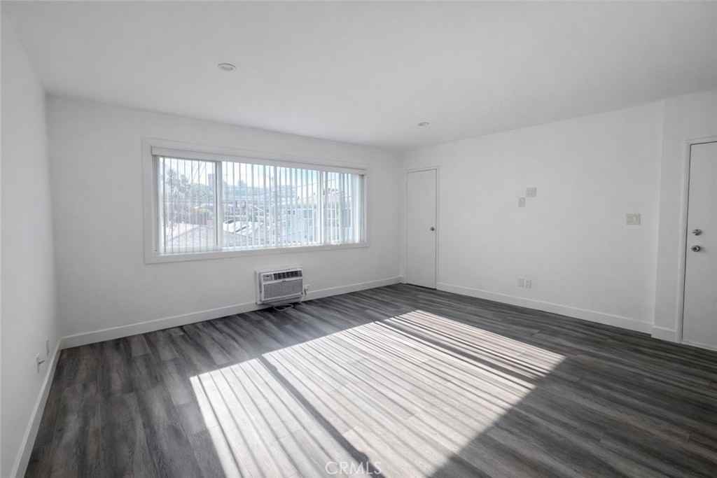 210 N Cordova St #210J - Photo 3 of 12
