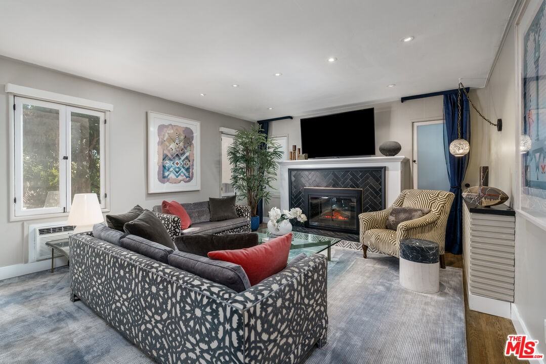 2066 Glencoe Way #2066