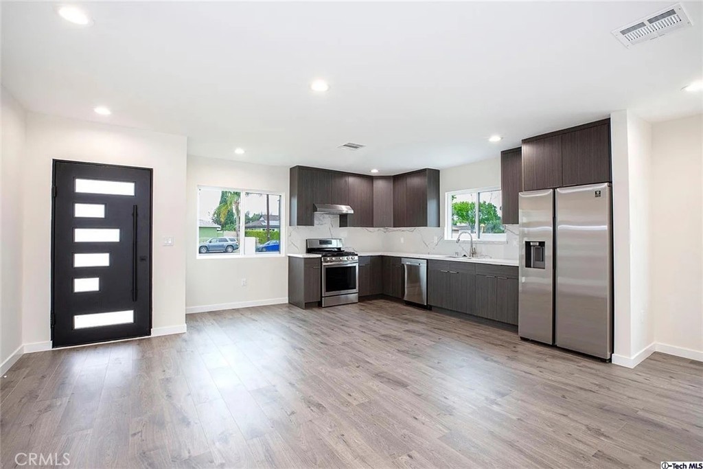 10424 Woodley Ave #10424 - Photo 2 of 21