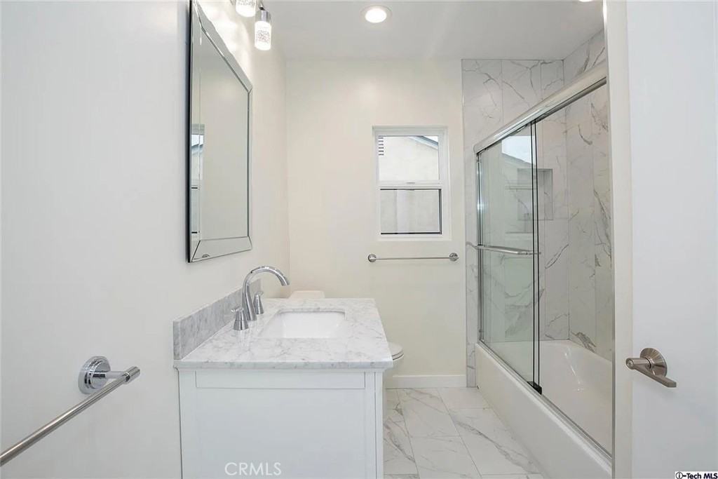 10424 Woodley Ave #10424 - Photo 5 of 21