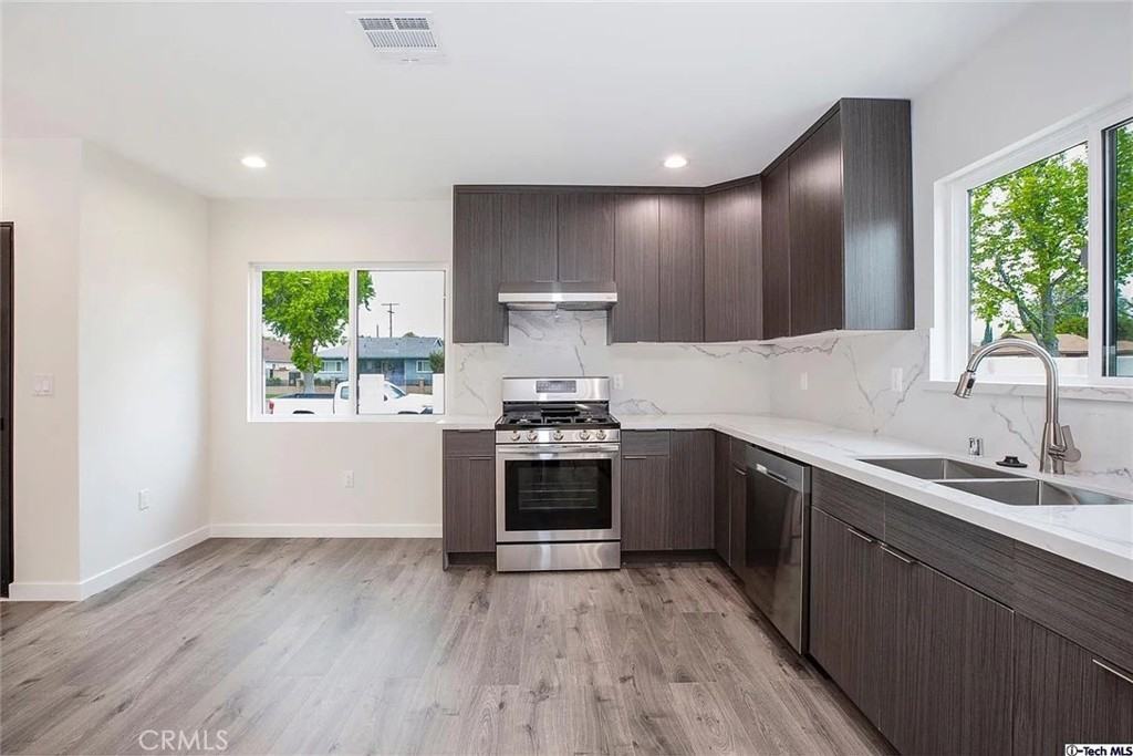 10424 Woodley Ave #10424 - Photo 6 of 21