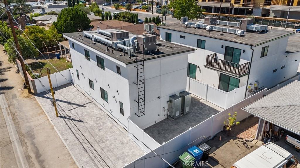 11140 Woodley Ave #111401-2 - Photo 6 of 20