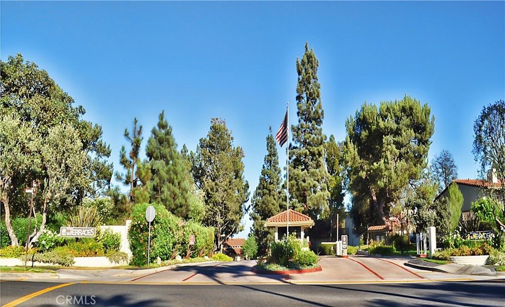 111 Cottonwood Cir #111 - Photo 2 of 32