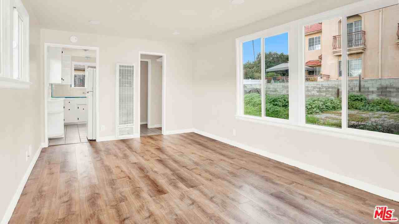 705 S Adams St #705A - Photo 3 of 18