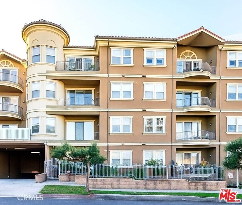 917 S New Hampshire Ave #917-102 - Photo 5 of 15