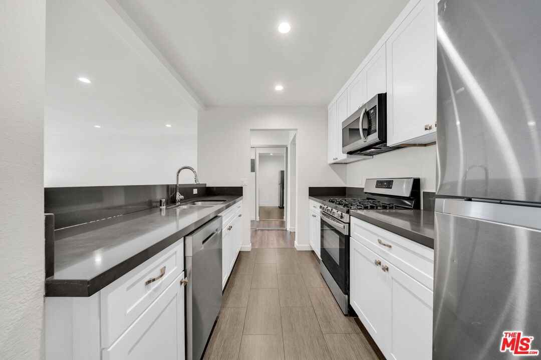 7453 Haskell Ave #7453-7 - Photo 3 of 14