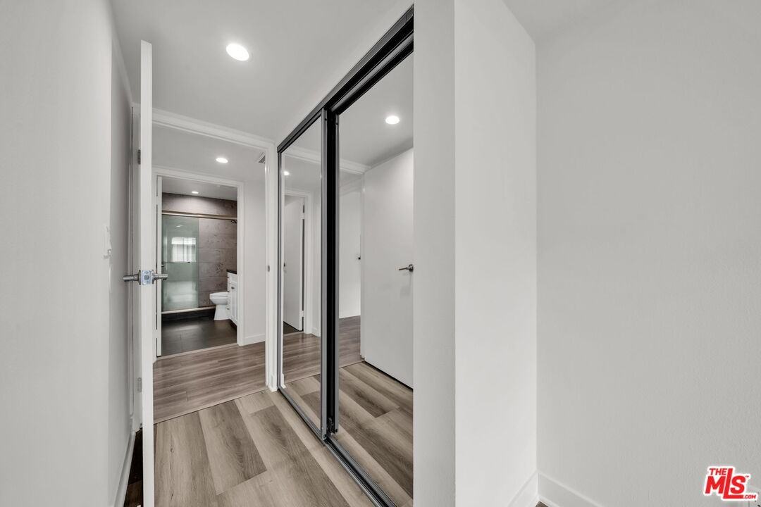 7453 Haskell Ave #7453-7 - Photo 5 of 14