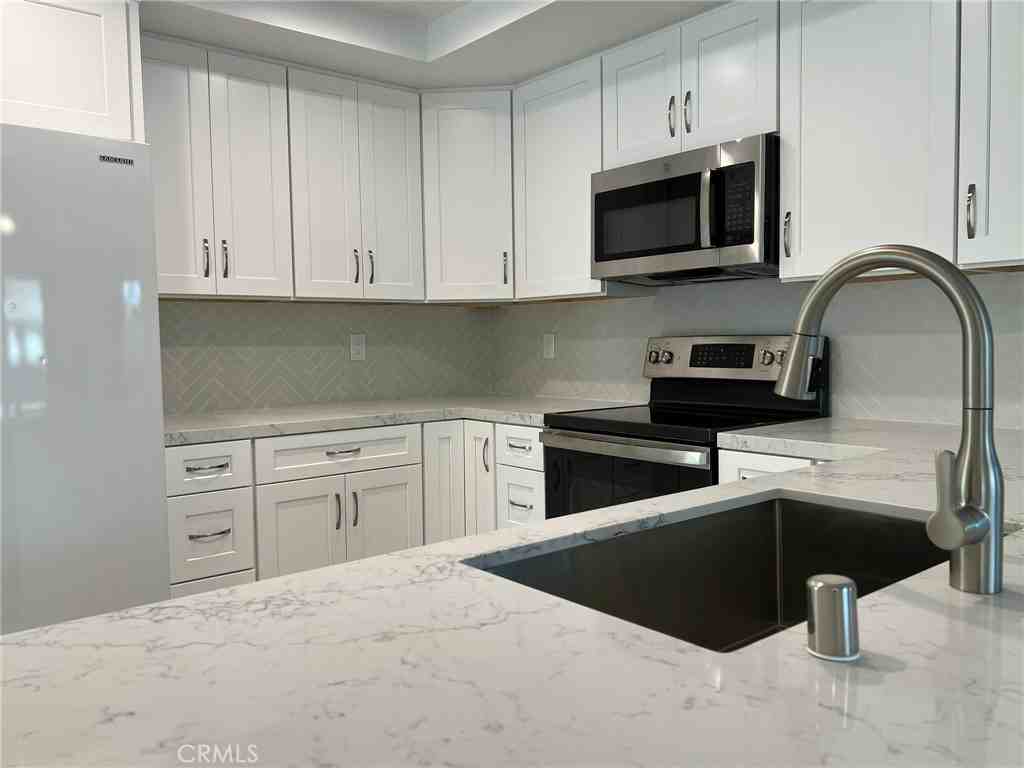 16524 Bluegrass Ln #16524 - Photo 2 of 26