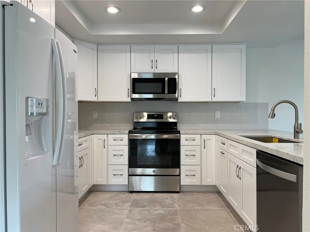 16524 Bluegrass Ln #16524 - Photo 3 of 26