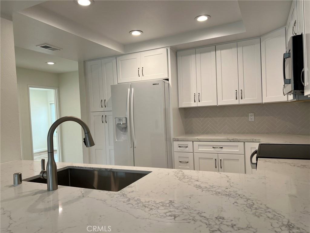 16524 Bluegrass Ln #16524 - Photo 4 of 26