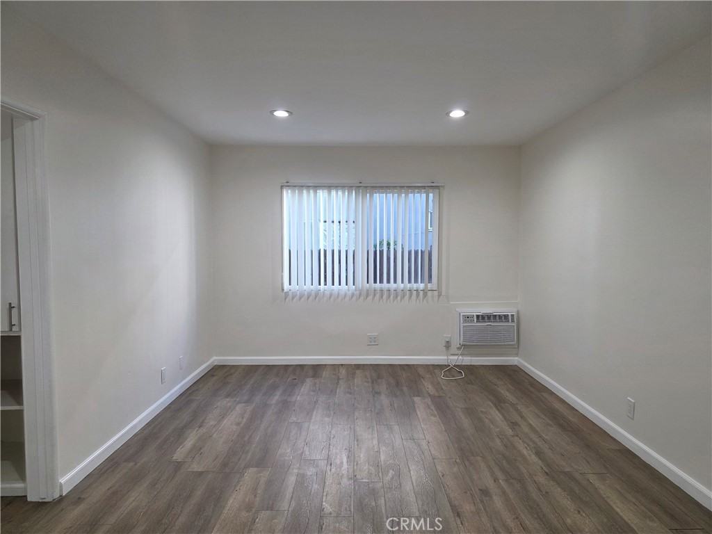 20609 Hartland St #20609-2 - Photo 3 of 17