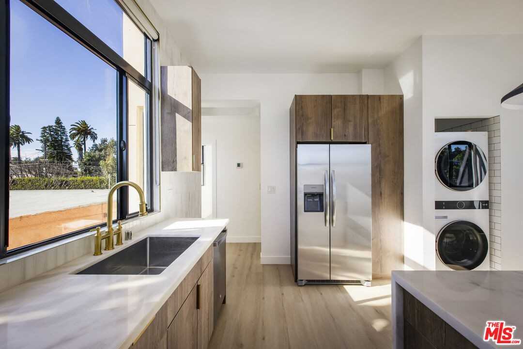 2651 1/2 Vineyard Ave #2651 - Photo 5 of 17